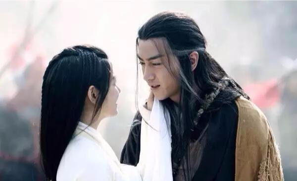 陈晓终于不再沉默，首次回应与陈妍希婚姻状况，网友：这不能怪他