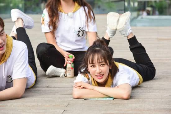 《高能少年团》外国友人带来不同的笑点，阚清子和董力在干嘛？