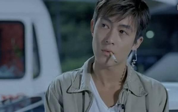 盘点娱乐圈最爱抽烟的7大明星,陆毅爱利群,张一山爱万宝路!