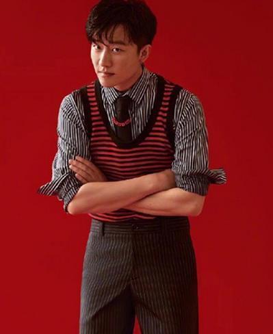 黄轩帅气撩人的几张照片,图6成了多少人的壁纸