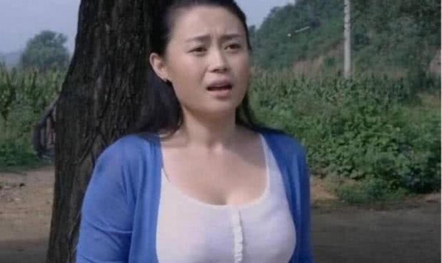 《乡村爱情》杨小燕素颜照,没想到她用身材欺骗了观众8年!