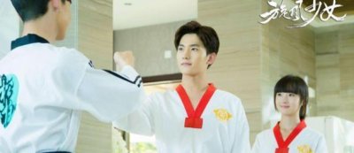 ​还记得《旋风少女》的戚百草吗？如今穿军装，粉丝：杨洋要沦陷了