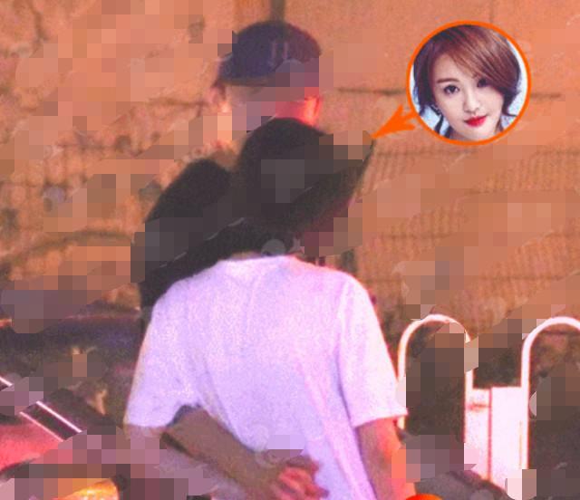 郑爽新恋情疑曝光：与神秘男又搂又抱恩爱爆表，二人共返下榻酒店