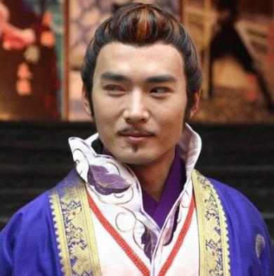 焦曼婷和男子动作亲密！自拍图被焦恩俊看到，留言10个字霸气十足