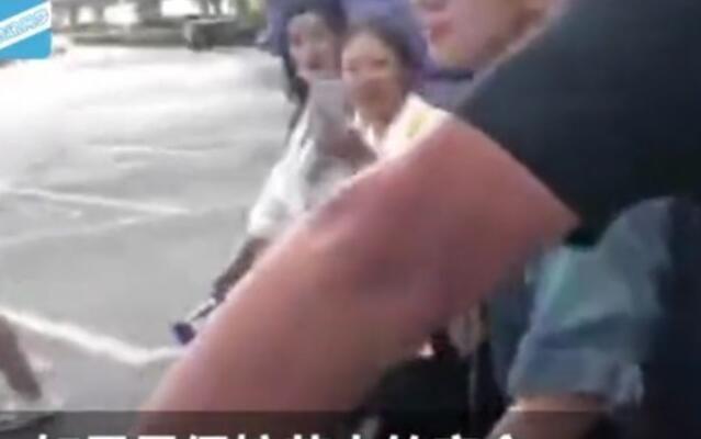 林俊杰经纪人道歉遭调侃，粉丝表示为了艺人能理解，如果是私生