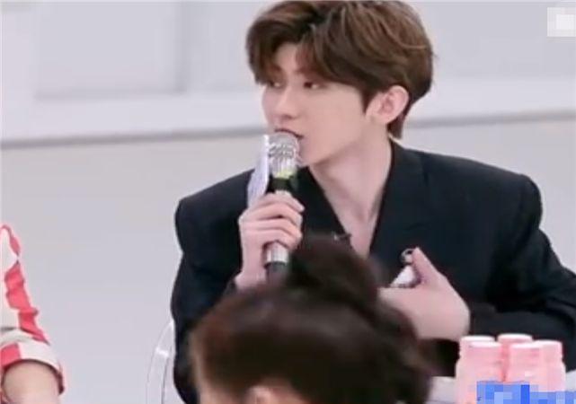 时隔一年，蔡徐坤终于回应“打篮球事件”，IKUN都无语了！