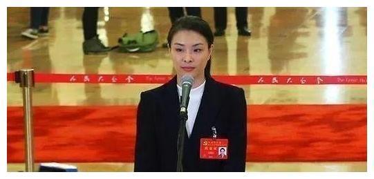 她是跳水皇后，退役从政做到高官，老公是两家公司总裁！