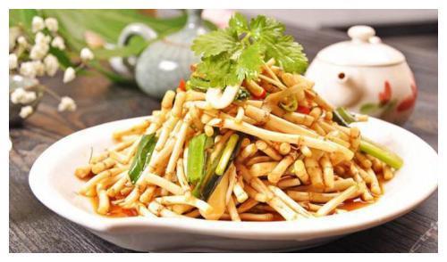 “折耳根”3种吃法，营养丰富，老人小孩都爱吃！