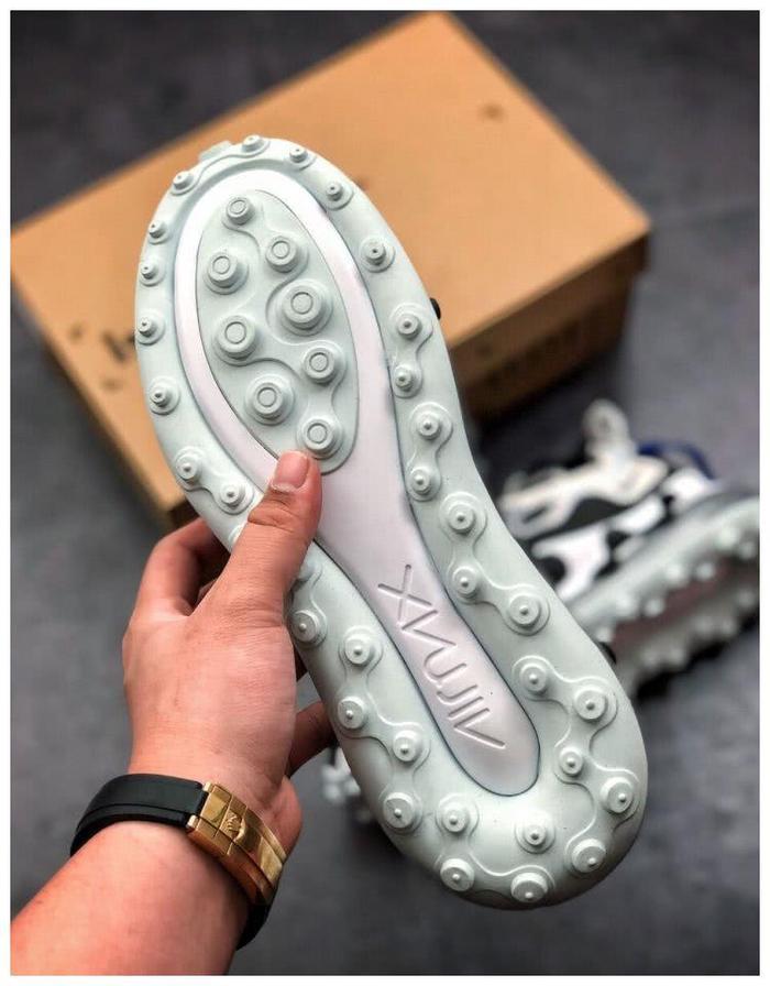 脚感比boost更软弹？耐克Air Max 720黑白斑点配色开箱！