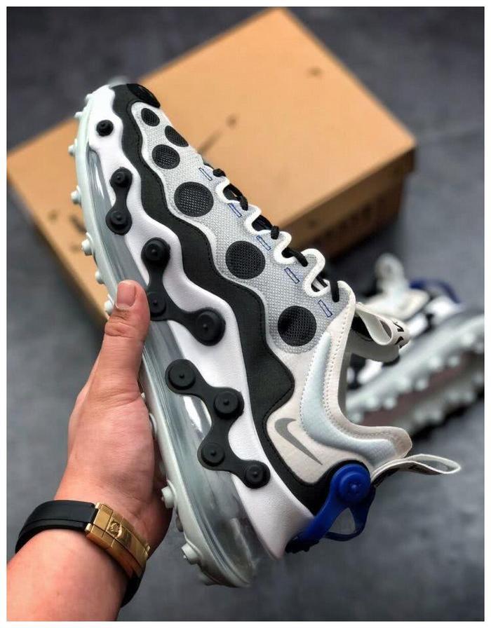 脚感比boost更软弹？耐克Air Max 720黑白斑点配色开箱！