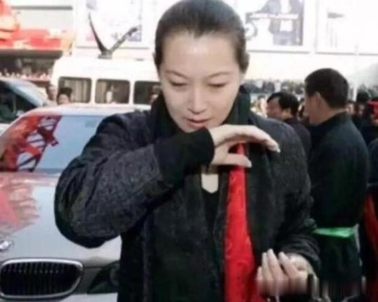 娱乐资讯：赵本山妻子罕见近照曝光，53岁马丽娟风韵犹存