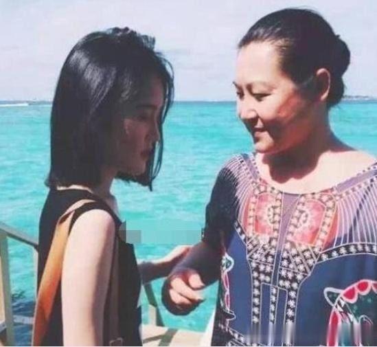 娱乐资讯：赵本山妻子罕见近照曝光，53岁马丽娟风韵犹存