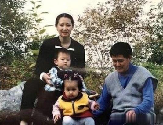 娱乐资讯：赵本山妻子罕见近照曝光，53岁马丽娟风韵犹存