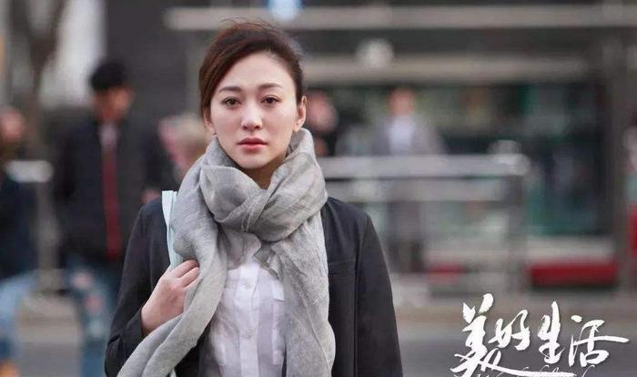 为前任流产两次遭抛弃，后嫁高干子弟被宠成宝，今44岁活得像少女