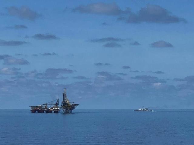 一座油井现身南康暗沙，大批海警船赶到亮出舰炮，该国灰溜溜撤离