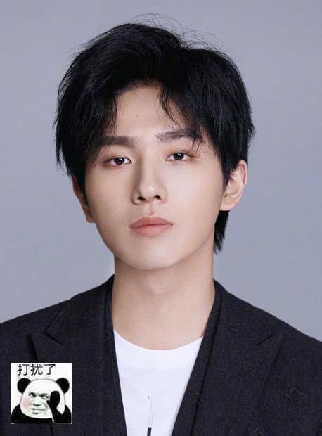 为宣传新剧《青囊传》,李宏毅“炒CP”,微博“示爱”赵露思?