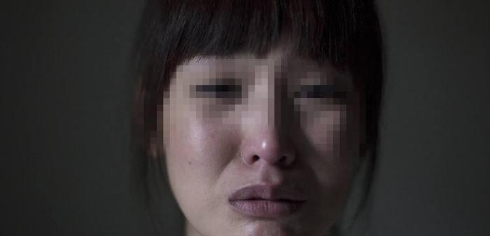 溺爱成灾：小孩7岁还吃母乳，连上学都得奶奶背，父母无奈摇头！