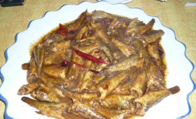 东北这种冻不死的鱼，人称“老头鱼”过去少人要，如今身价很高