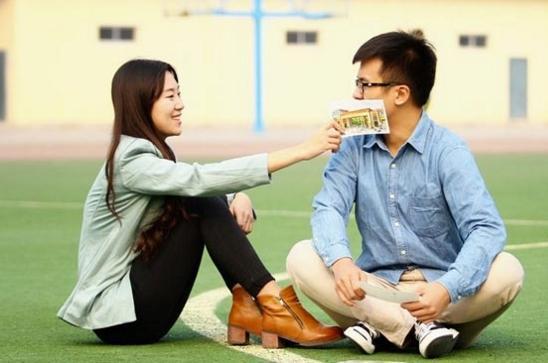 老公出差，我房门反锁却被猛敲了一晚上，我一宿未眠！