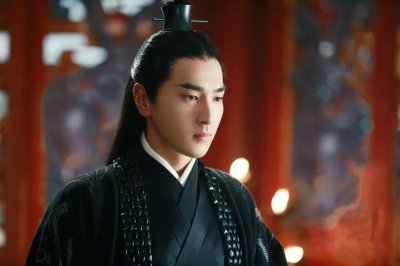 ​《三生三世》夜华是父神嫡子，为何天君还要传位给他？