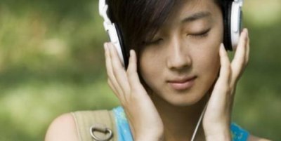 ​她高中出演电影，凭借＂路小雨＂走红，如今37岁变成这样