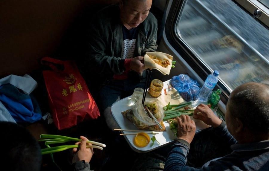 实拍：绿皮火车上的真实情景