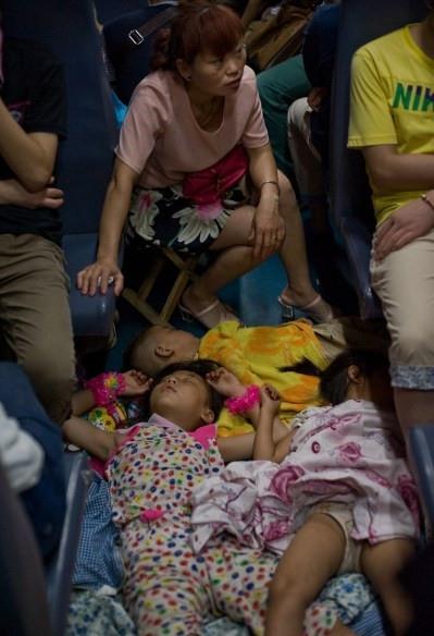 实拍：绿皮火车上的真实情景