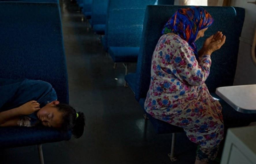 实拍：绿皮火车上的真实情景