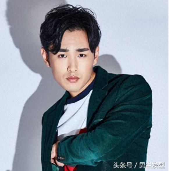 青春帅气的5个男生发型,把你的帅气露出来!