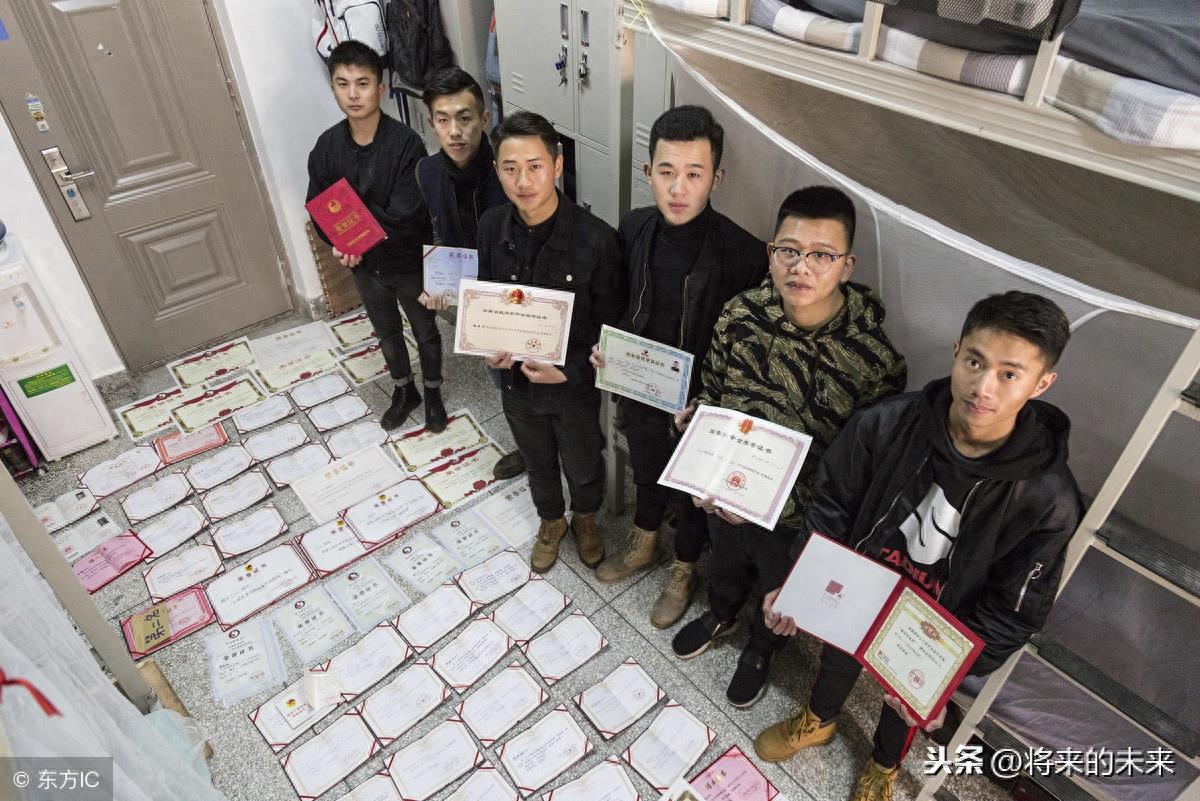 一个学霸不稀奇，一整个宿舍都是学霸那就厉害了，网友：受传染