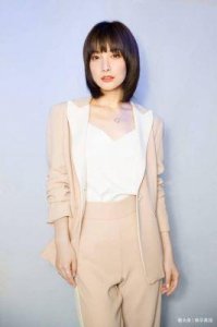 ​吴昕：从知识分子家庭到闪耀主持人的成长之路