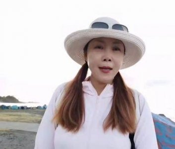 ​55岁田震罕见公开近况！皮肤白皙宛如冻龄，曾因病隐退7年