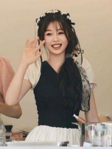 ​虞书欣恋情曝光，男方竟是小她4岁的他？