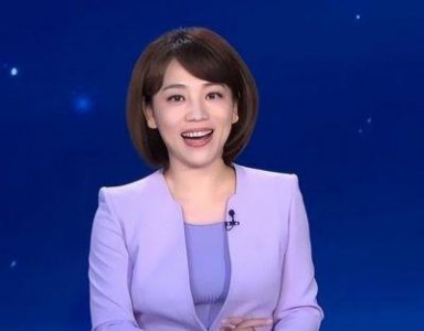 ​前电视主持人劳春燕罕见露面，48岁仍保持青春容颜，才女转型成为全职太太