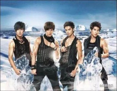 ​炎亚纶与三位男性同游日本，引发网友热议，他为何被封杀？