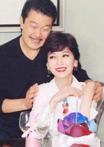 ​70岁“霍元甲”近照曝光，曾为赵雅芝出家，如今生活成这样