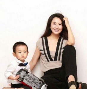 ​杨童舒资料背景揭秘，丈夫儿子首度曝光