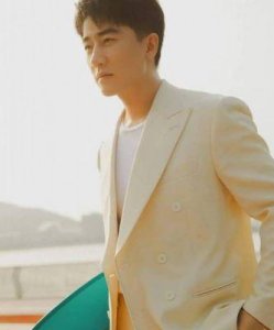 ​三位黄姓男星恋情相继曝光引发热议！黄子韬黄晓明黄轩各有原因的低调情感生活