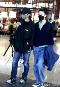 ​王菲谢霆锋再度秀恩爱甜蜜画面引发热议，明星情侣幸福生活揭秘