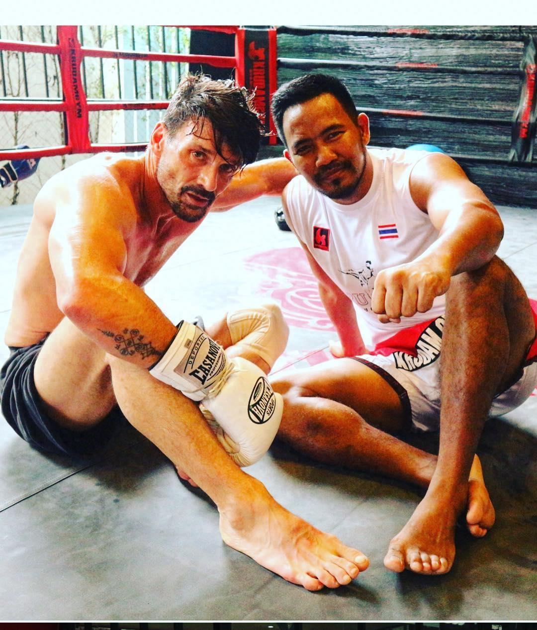 战狼2中的大反派弗兰克格里罗，这么帅却还要这么拼命