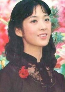 ​80年代“封面女神”，因“流氓案”远走国外的龚雪，67岁近况曝光