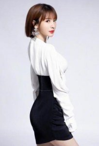 ​柳岩“伴娘事件”再掀热议，包贝尔受困舆论漩涡