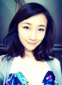 ​孙红雷的妻子王骏迪，气质清新宛如少女，身材保持得恰到好处，大长腿秒杀不少