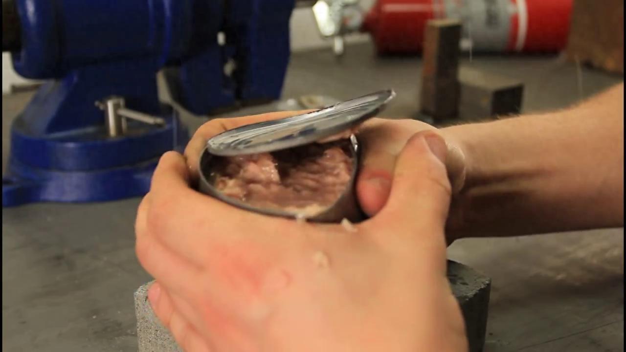 轻轻松松的几秒钟打开铁皮罐头，看过的人都会！