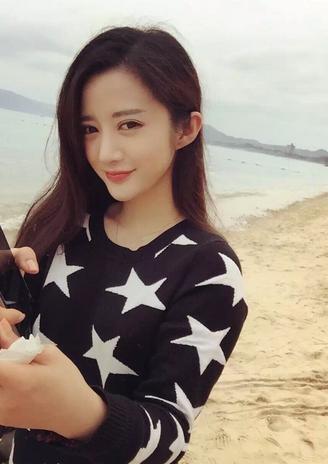 《一起来看流星雨》中的小渔活泼可爱，现实中的陈一娜你还认得吗