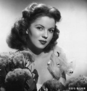 ​秀兰·邓波儿：3岁出道，7岁成影后，12岁过气，成年后依然美丽却无戏可拍