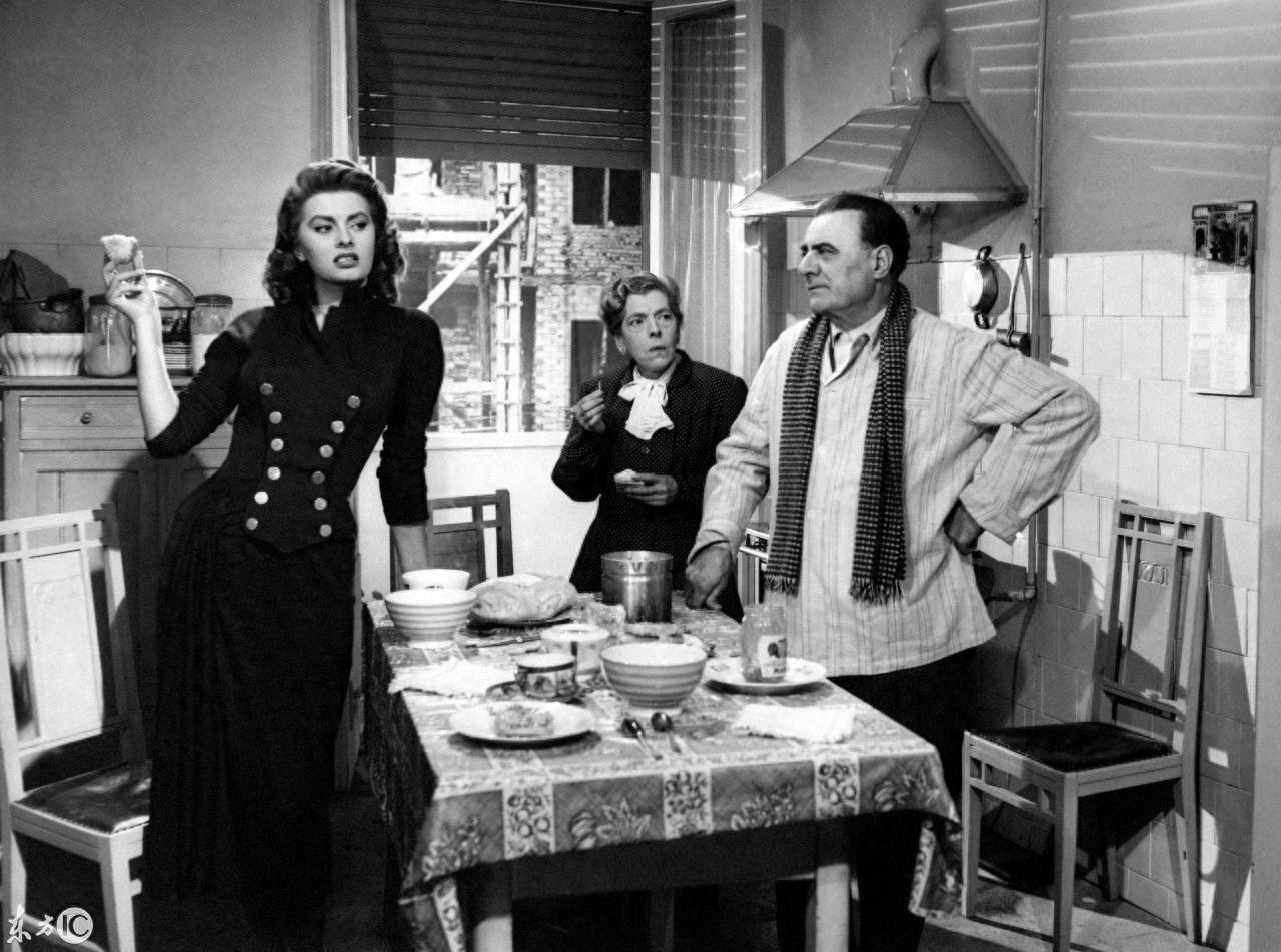 性感与魅力相结合的完美女神：索菲亚·罗兰