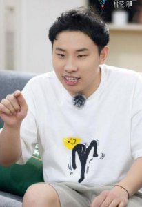 ​《脱口秀大会》选手徐志胜爆红，呼兰治愈精神内耗