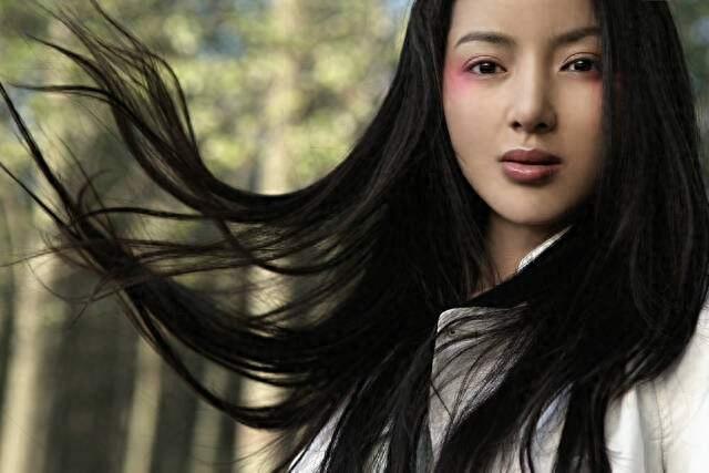 刘怡君：18岁演“庞飞燕”爆红，神隐6年归来大变脸让人痛惜