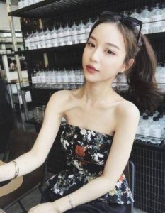 ​王思聪前女友雪梨被爆吸毒，引人关注的行为揭示，离婚后疑似勾引爆料人丈夫